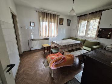KUĆA IZMEĐU KRAPINSKIH I TUHELJSKIH TOPLICA 