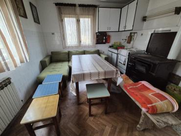 KUĆA IZMEĐU KRAPINSKIH I TUHELJSKIH TOPLICA 
