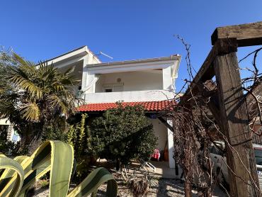 PRODAJE SE DVOJNA KUĆA U SABUNIKAMA SA 3 APARTMANA