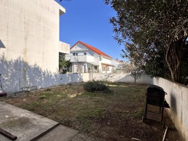 PRODAJE SE DVOJNA KUĆA U SABUNIKAMA SA 3 APARTMANA