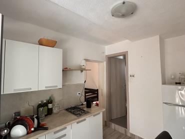 PRODAJE SE DVOJNA KUĆA U SABUNIKAMA SA 3 APARTMANA