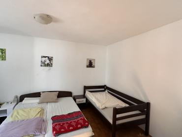 PRODAJE SE DVOJNA KUĆA U SABUNIKAMA SA 3 APARTMANA