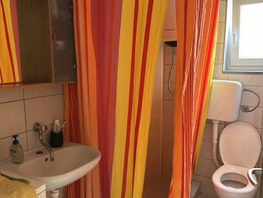 PRODAJE SE DVOJNA KUĆA U SABUNIKAMA SA 3 APARTMANA