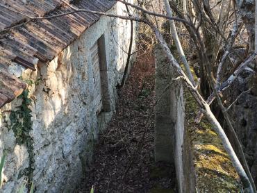 Prilika kuća na velikoj parceli Vrlika Kosore