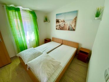 PRODAJE SE APARTMAN NA VIRU 