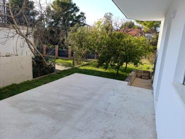 PAKOŠTANE - PRILIKA!! DVOJNA KUĆA S TRI STANA I VELIKIM VRTOM