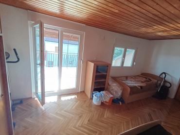 PAKOŠTANE - PRILIKA!! DVOJNA KUĆA S TRI STANA I VELIKIM VRTOM