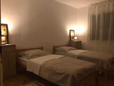 KUĆA S 4 ODVOJENA STANA - TOP PRILIKA   