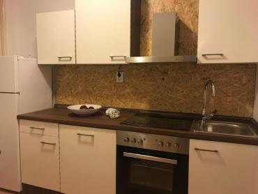 KUĆA S 4 ODVOJENA STANA - TOP PRILIKA   
