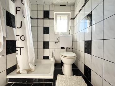 STAN U NOVIGRADU NA TRAŽENOJ LOKACIJI SA POGLEDOM NA MORE