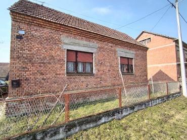 Kuća s gospodarskim zgradama u Dubravskom Markovcu - potrebna adaptacija