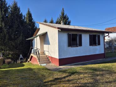 Prekrasna kuća sa velikom okućnicom