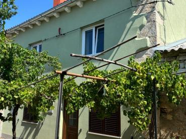 Autentična istarska kamena kuća – prilika za renovaciju!