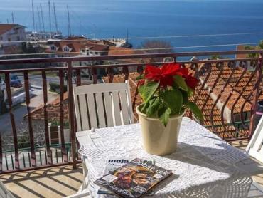 Prodaja dva zasebna apartmana s pogledom na more