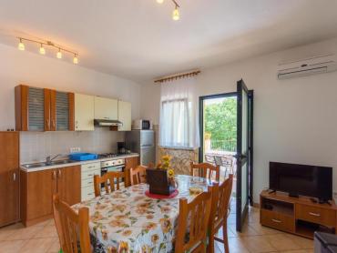 Stan za najam, 67 m², Labin