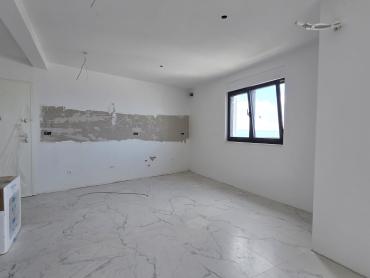 Predivna novogradnja s pogledom na more – spremna za useljenje!