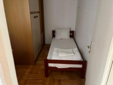KUĆA NA ŠKURINJAMA