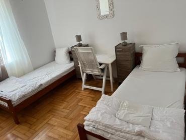 KUĆA NA ŠKURINJAMA