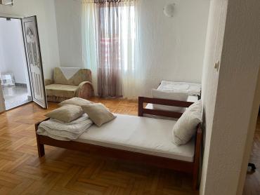 KUĆA NA ŠKURINJAMA