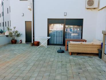 Moderna novogradnja 500 m od mora!