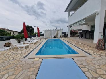 KUĆA S BAZENOM I 2 JACUZZIJA te mogućnošću kuće s 2 zasebna stana