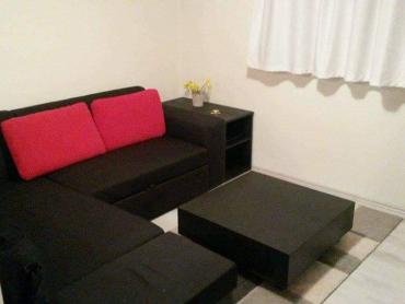 Kuća s dva stana i 8300 m² građevinskog zemljišta