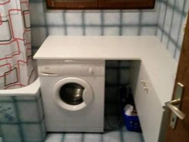 Kuća s dva stana i 8300 m² građevinskog zemljišta
