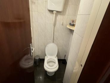 IZNAJMLJUJE SE – ATRAKTIVAN POSLOVNI PROSTOR / BAR NA TRAŽENOJ LOKACIJI