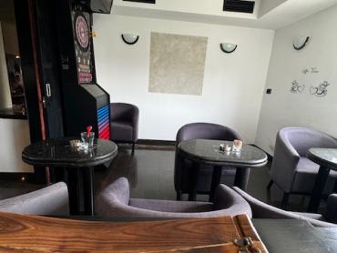 IZNAJMLJUJE SE – ATRAKTIVAN POSLOVNI PROSTOR / BAR NA TRAŽENOJ LOKACIJI