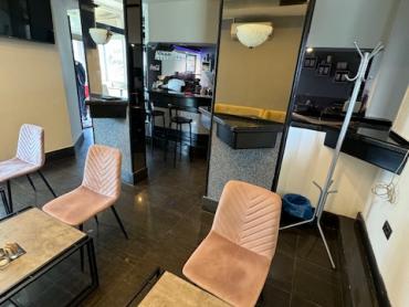 IZNAJMLJUJE SE – ATRAKTIVAN POSLOVNI PROSTOR / BAR NA TRAŽENOJ LOKACIJI
