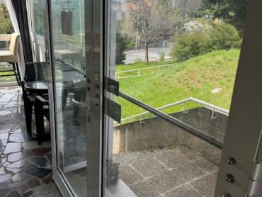 IZNAJMLJUJE SE – ATRAKTIVAN POSLOVNI PROSTOR / BAR NA TRAŽENOJ LOKACIJI
