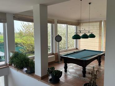 Vila 582 m2, bazen, teniski teren, parcela 5500 m²