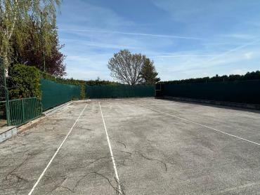 Vila 582 m2, bazen, teniski teren, parcela 5500 m²