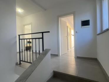 KOSTRENA, DVOETAŽNI STAN, 4S+DB, 175 m2