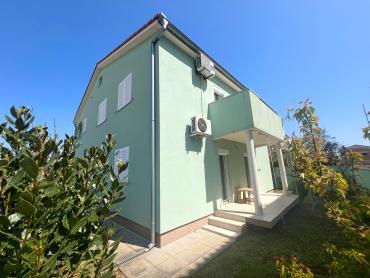 Fažana, okolica! Lijepa kuća sa dva stana