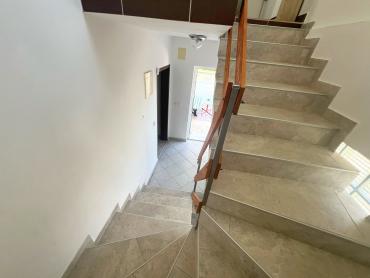 Fažana, okolica! Lijepa kuća sa dva stana