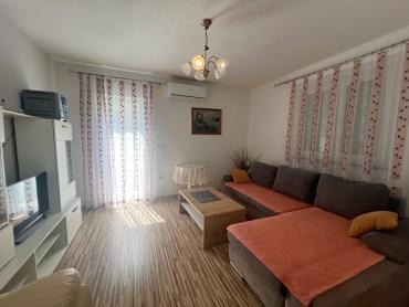 Fažana, okolica! Lijepa kuća sa dva stana