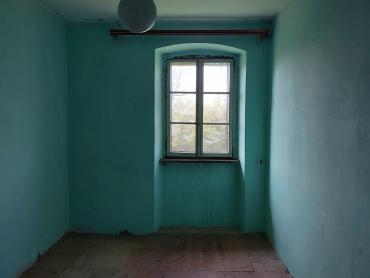 Opportunità di Ristrutturazione: Casa con Ampio Terreno Edificabile e Vista sulla Natura – Vicinanze di Labin