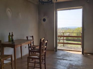 Opportunità di Ristrutturazione: Casa con Ampio Terreno Edificabile e Vista sulla Natura – Vicinanze di Labin
