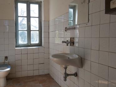 Opportunità di Ristrutturazione: Casa con Ampio Terreno Edificabile e Vista sulla Natura – Vicinanze di Labin