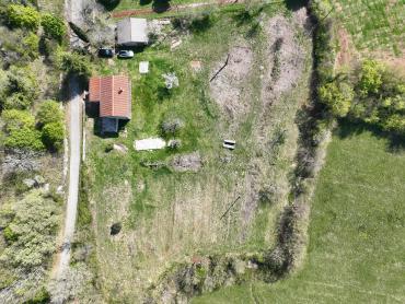 Opportunità di Ristrutturazione: Casa con Ampio Terreno Edificabile e Vista sulla Natura – Vicinanze di Labin