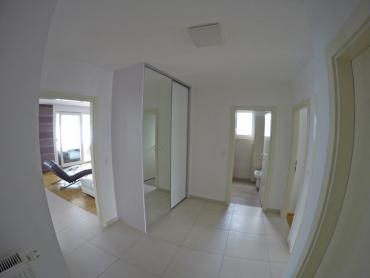 Appartamento a Zamet, Rijeka – 94m², vista sul Quarnero, garage + ascensore