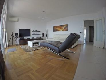 Appartamento a Zamet, Rijeka – 94m², vista sul Quarnero, garage + ascensore