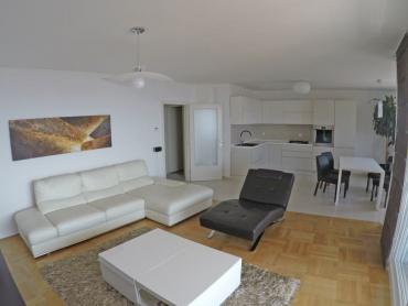 Appartamento a Zamet, Rijeka – 94m², vista sul Quarnero, garage + ascensore