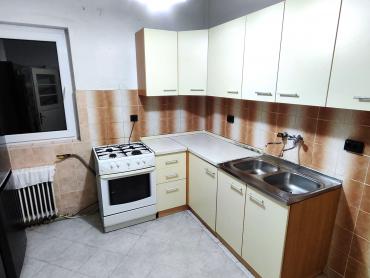 Dvije kuće s velikim dvorištem i gospodarskim zgradama 