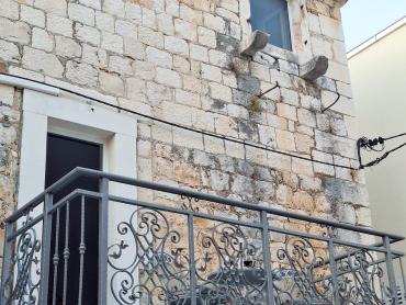 Jedinstveni apartman na tri etaže u srcu Trogira