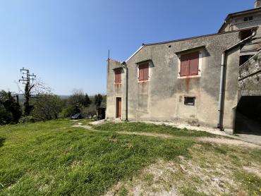 2 KUĆE I GRAĐEVINSKO ZEMLJIŠTE SA JEDINSTVENIM POGLEDOM