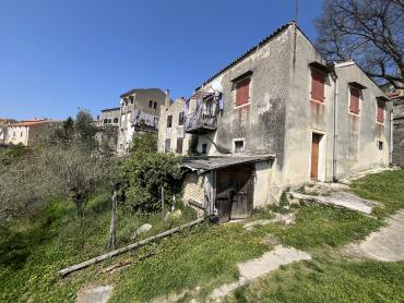 2 KUĆE I GRAĐEVINSKO ZEMLJIŠTE SA JEDINSTVENIM POGLEDOM