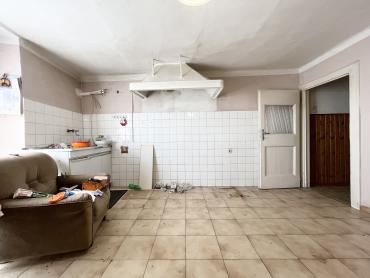 2 KUĆE I GRAĐEVINSKO ZEMLJIŠTE SA JEDINSTVENIM POGLEDOM