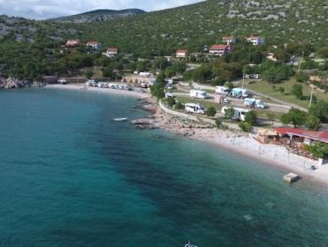 NA PRODAJU - Teren u turističkom kampu, prvi red do mora - Sibinj (Senj)
